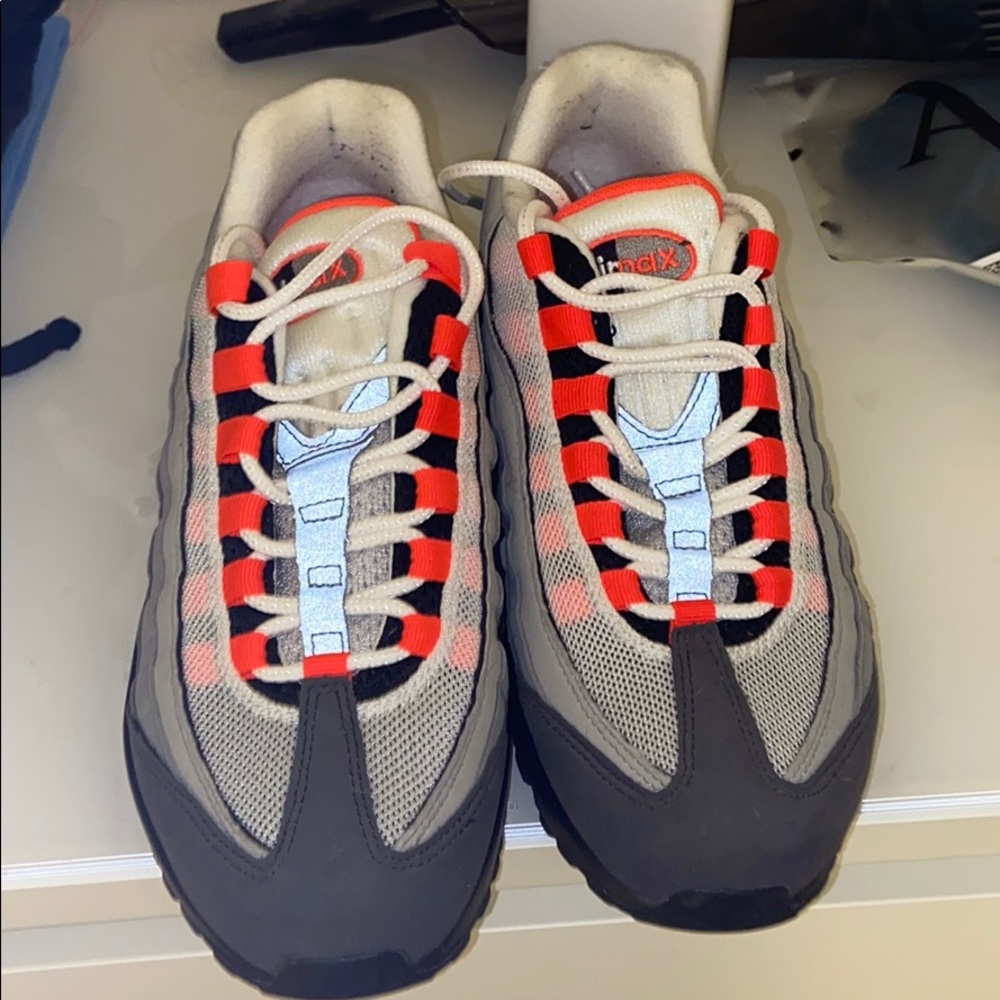 Air Max 95 OG “Solar Red” size 6.5 boys 8 womans